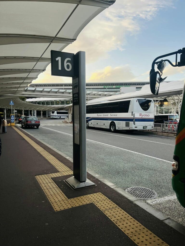
จุดขึ้นรถรับส่งสนามบินไปโรงแรมแถวนาริตะ