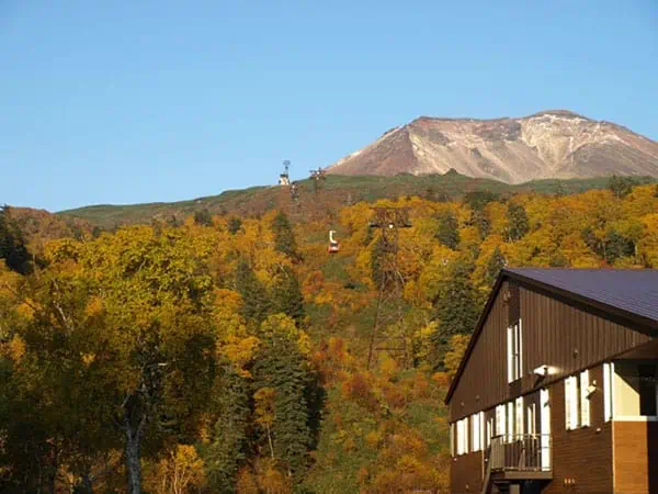 กระเช้าลอยฟ้าคุโรดาเกะ (Kurodake Ropeway)