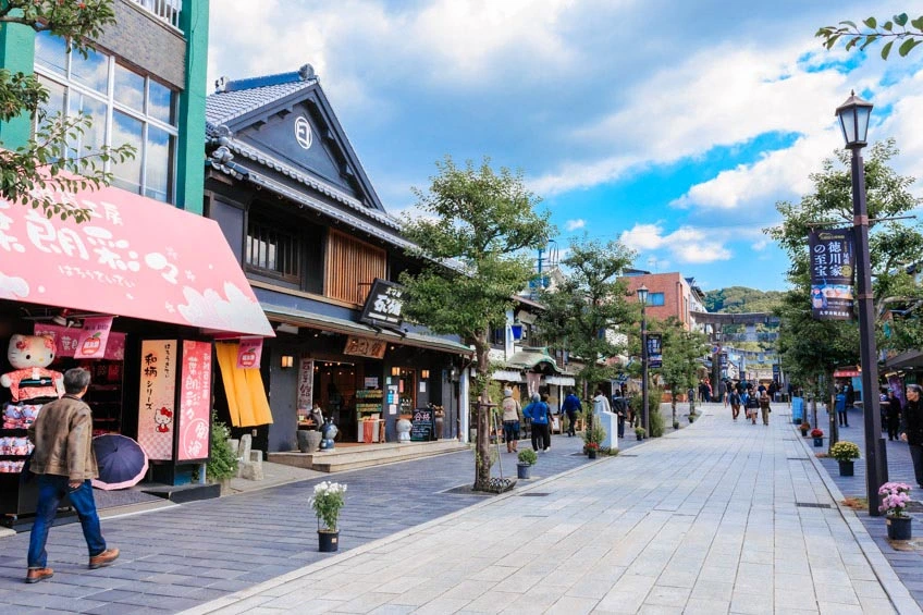 ดาไซฟุ เท็นมังกุ โอโมเตะซันโดะ (Dazaifu Tenmangu Omotesando)