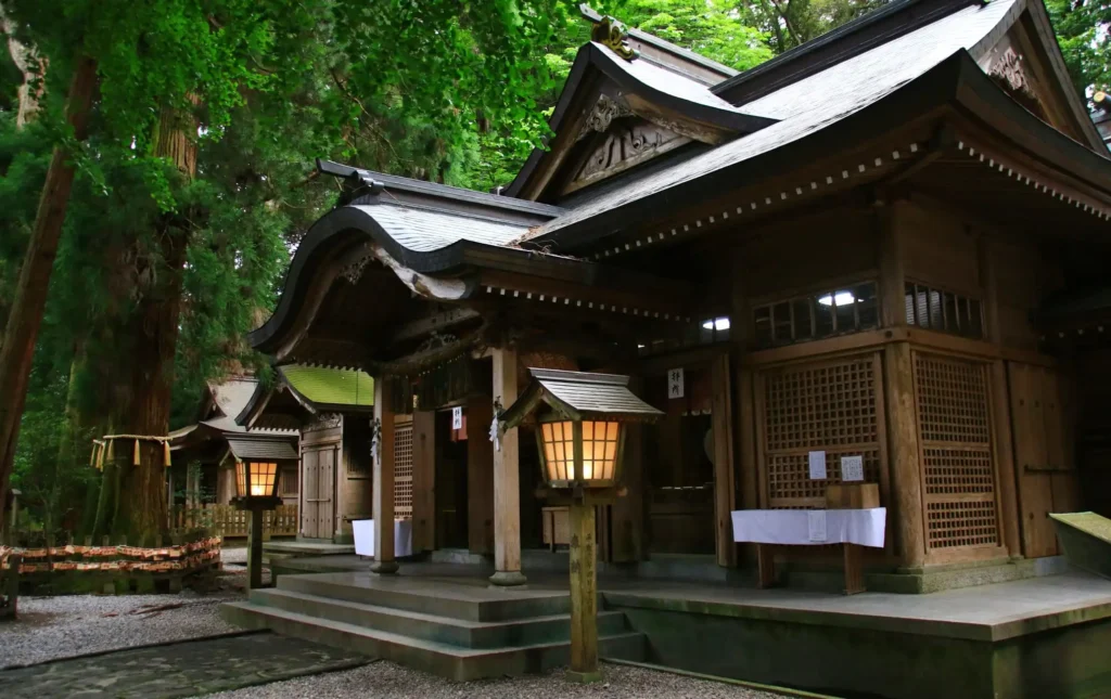 ศาลเจ้าทาคาชิโฮะ (Takachiho Shrine)