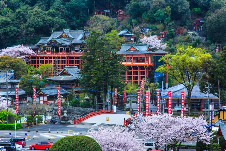 ศาลเจ้ายูโทคุอินาริ (Yutoku Inari Shrine)