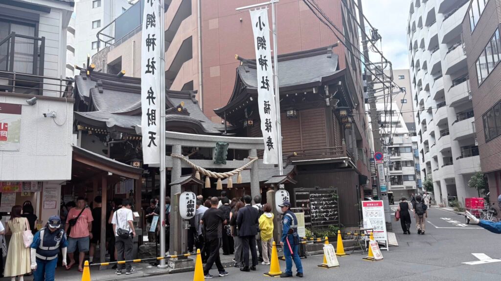 Koami Jinja เป็นศาลเจ้าขนาดเล็กที่ตั้งอยู่ในย่าน Nihonbashi