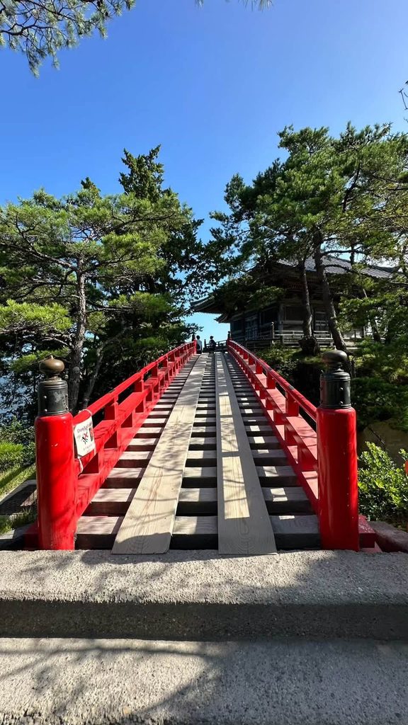 สะพานสีแดงและทางเดินในพื้นที่ Matsushima