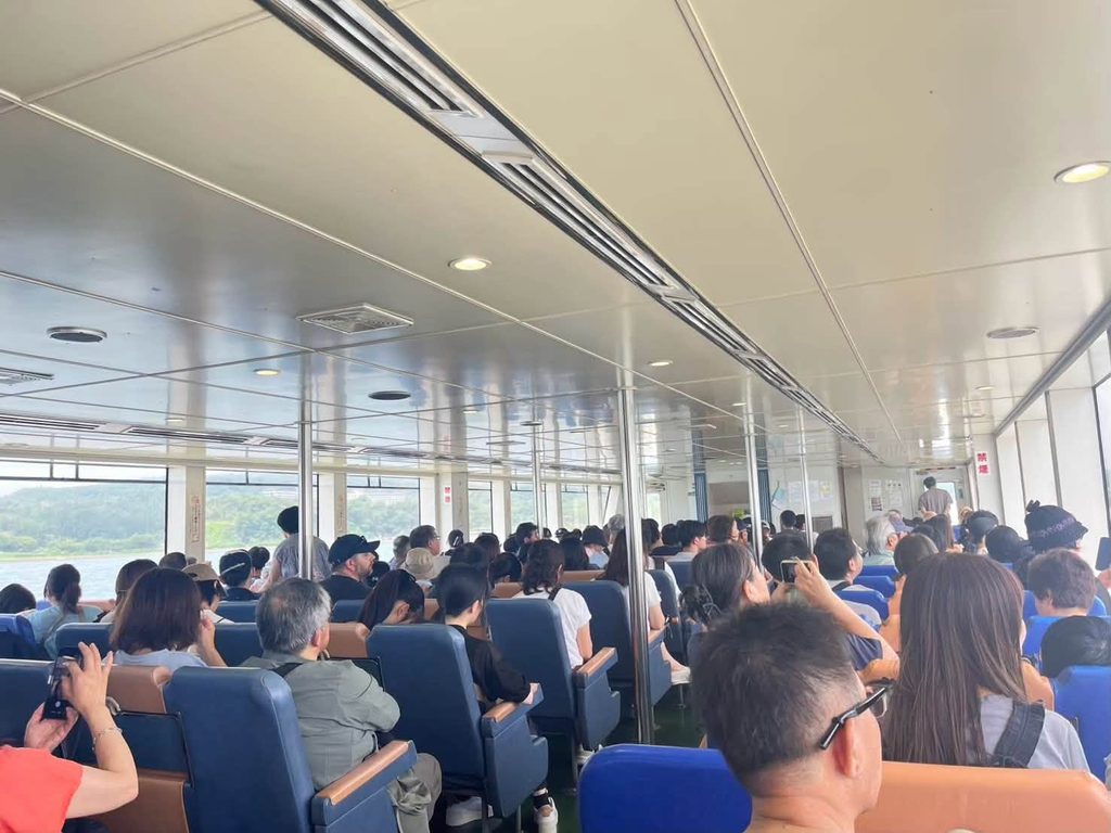 บรรยากาศภายในเรือท่องเที่ยว Matsushima Bay Cruise