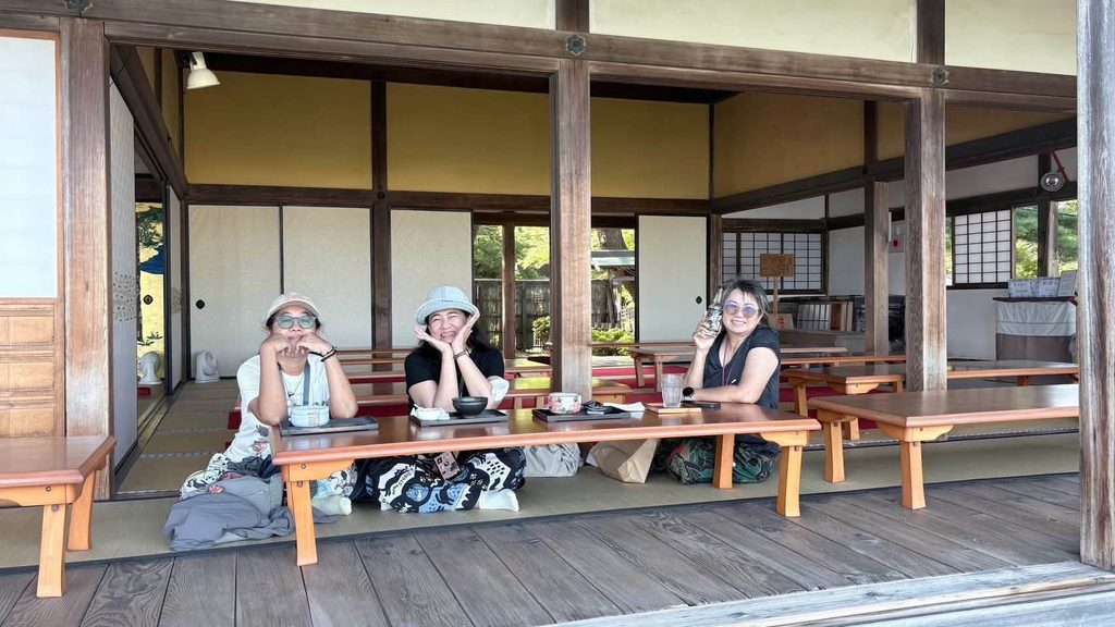 บรรยากาศนั่งพักบนระเบียง Kanrantei